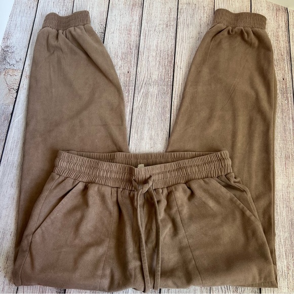 Hem & Thread Tan Elastic Waist Joggers Medium - Picture 1 of 6